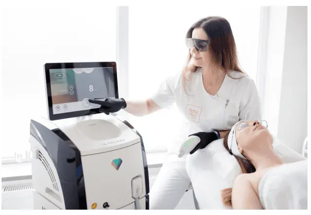 NIR và RF vi kim: săn chắc mức nhẹ và cải thiện kết cấu da
