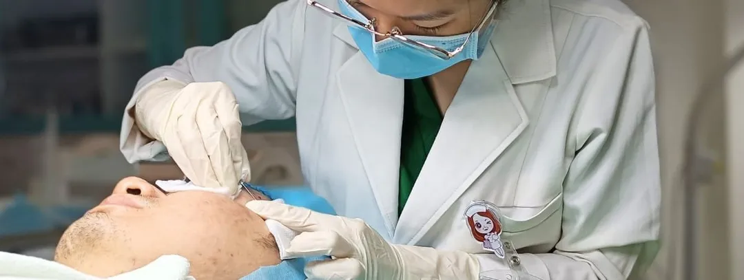Trị Sẹo Mụn: Sẹo thâm, sẹo rỗ, sẹo lồi và lộ trình của từng loại