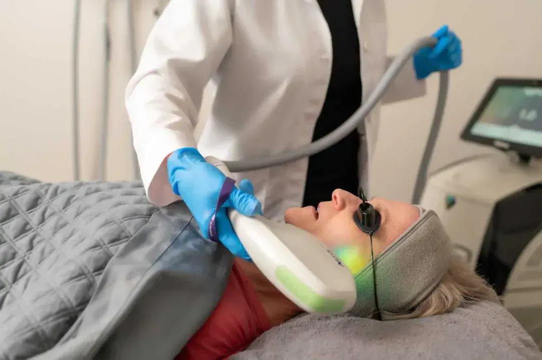 Dye VL brightens and evens out skin tone.