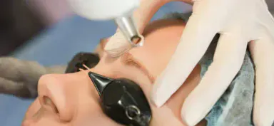 An toàn vùng mắt khi xóa xăm chân mày