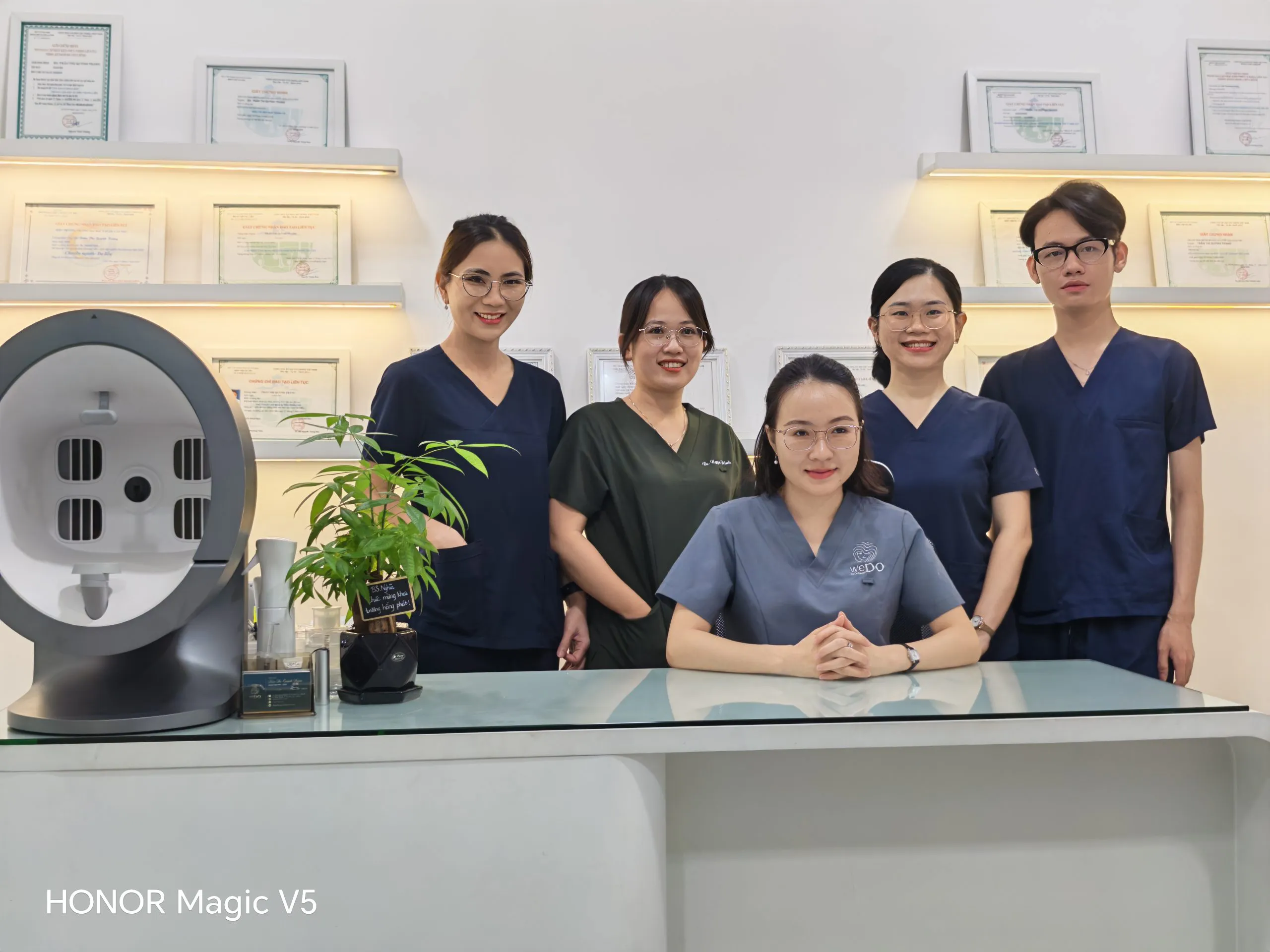 Đội ngũ bác sĩ & kỹ thuật viên