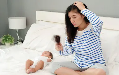Rụng tóc sau sinh bao lâu thì hết?
